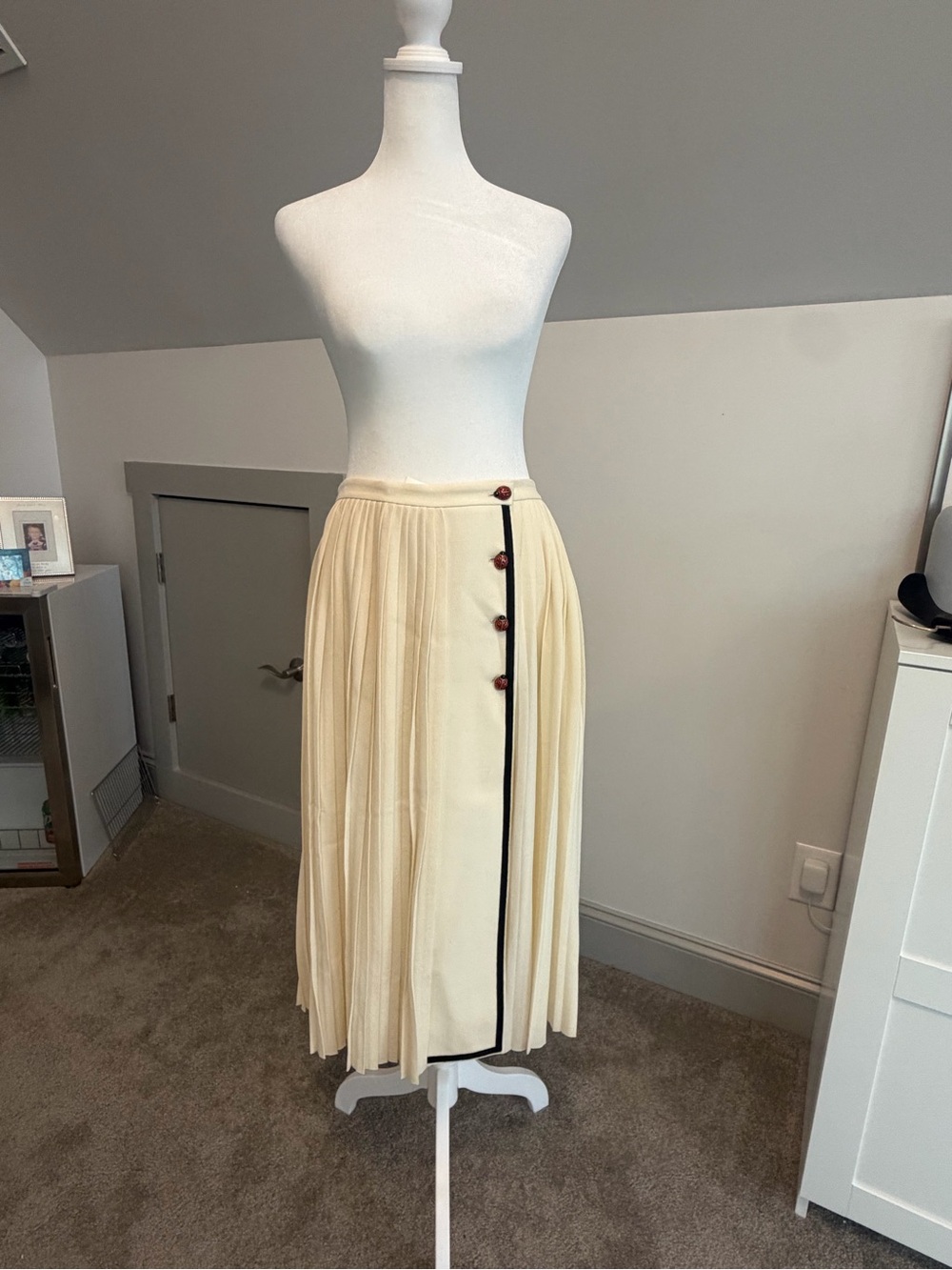 Gucci Cream Wool Pleated Ladybug Button Wrap Midi Skirt IT 44 US 8 Authentic